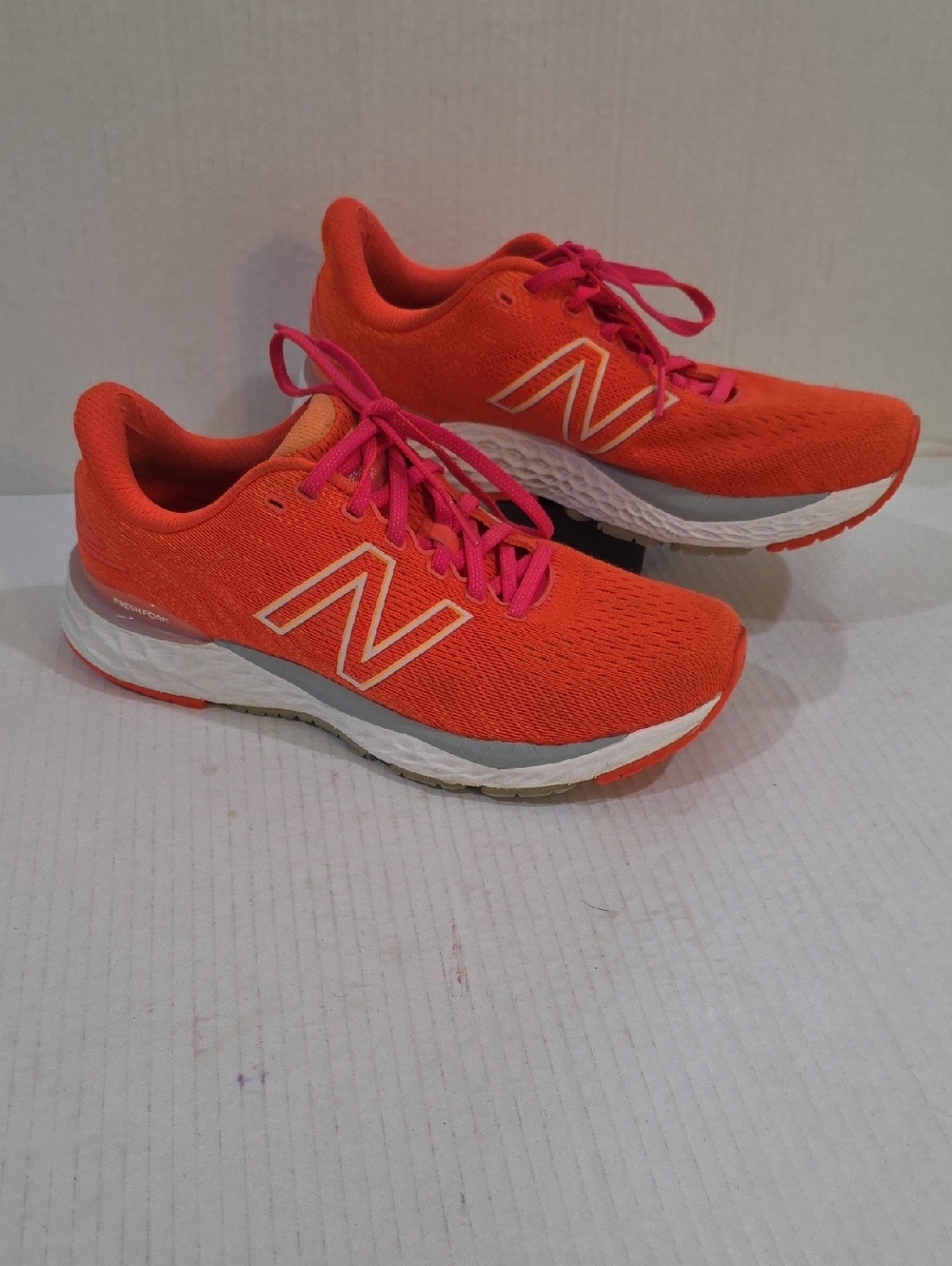 New Balance Fresh Foam 880 Women's Bright Orange Shoes with Pink Laces Size 8.5